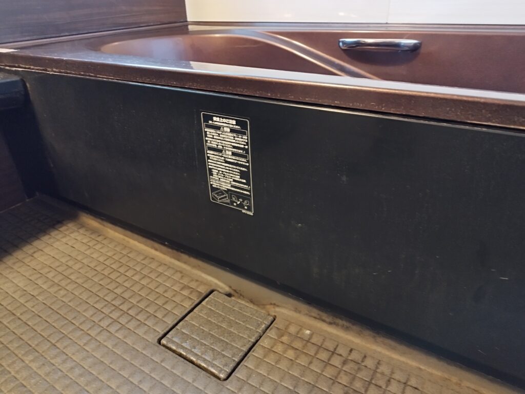 エプロンもかなりの水垢。