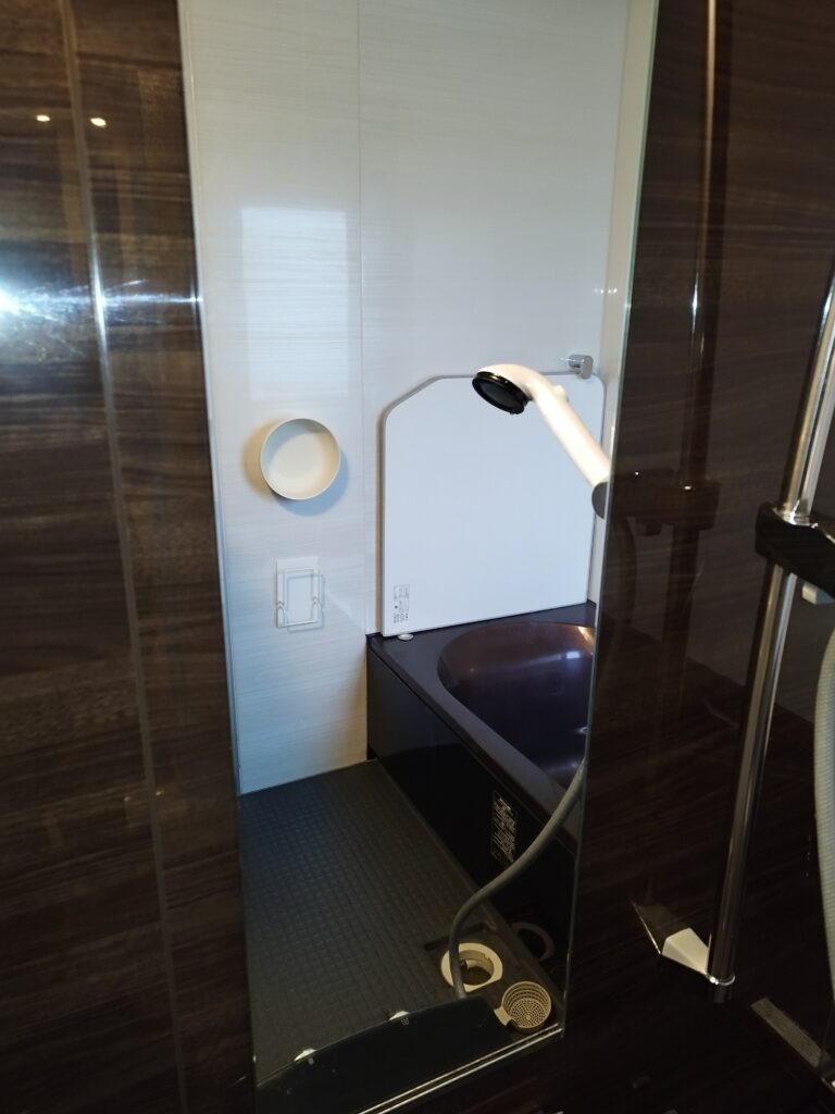 よくよく見ると水垢が残っている…。